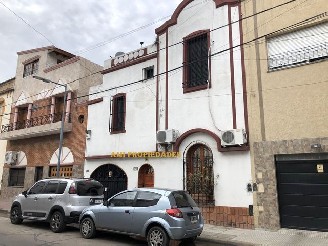 Casa 5 ambientes en Liniers