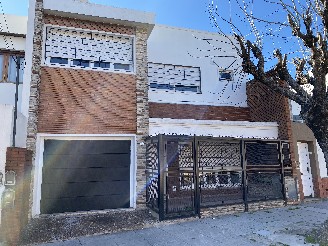 Casa 5 ambientes en Tres de Febrero