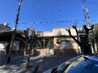 Casa 3 ambientes en Tres de Febrero