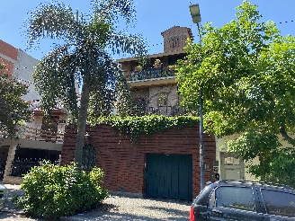 Casa 8 ambientes en Liniers